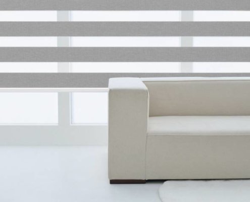 A cortina Double BK Colors oferece elegância e charme para ambientes. Sua composição é 100% Poliéster. Possuí bloqueio de 98% com transpasse fechado.